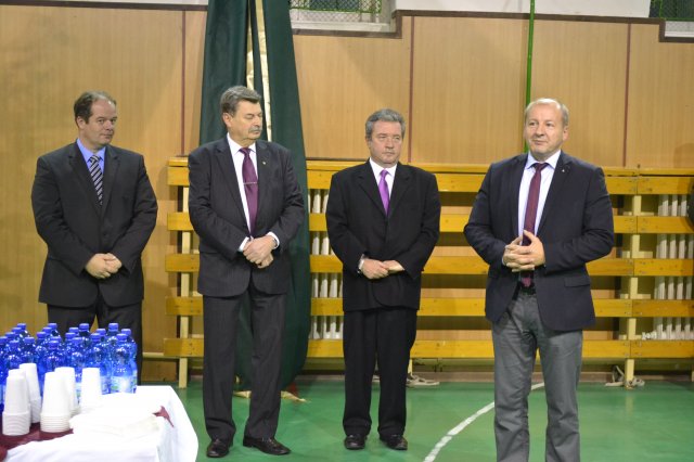 Ünnepélyes karácsonyfa-átadás