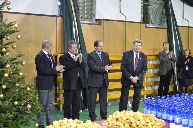 Ünnepélyes karácsonyfa-átadás